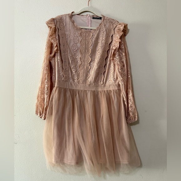 Dresses & Skirts - Elegant Lace and Tulle women’s Dress